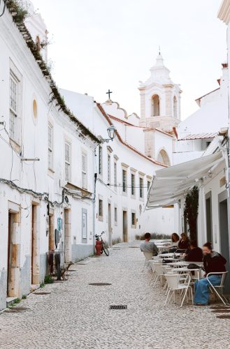 Henrique Correia da Silva, Governador do Reino do Algarve em 1640, dá o nome a esta rua de Lagos.
Foto | Carlos Afonso, CM Lagos